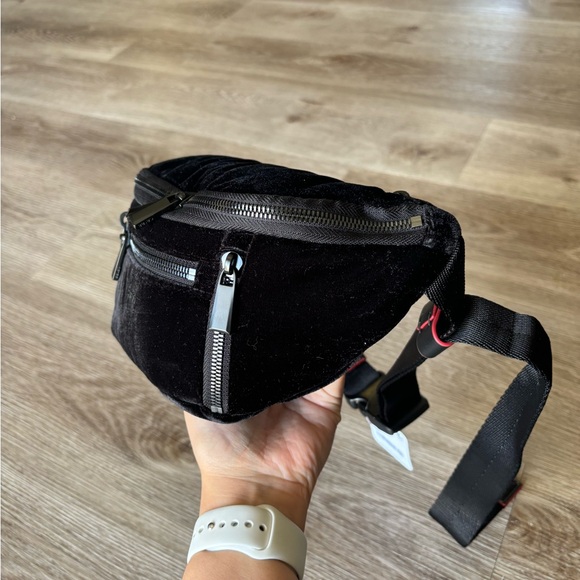 Caraa Sling VelvetSmall in Black - Picture 9 of 10